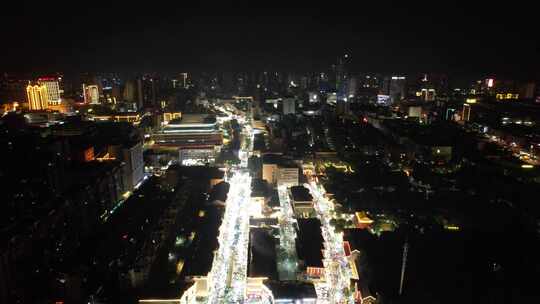 江苏连云港夜景步行街人流航拍