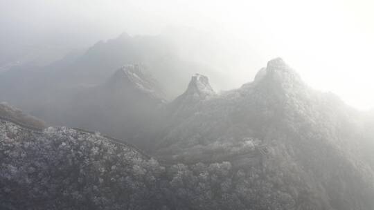 北京箭扣长城冬季雾凇云海震撼景观