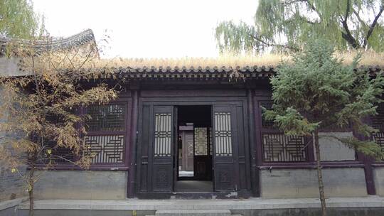 破旧古建筑古庭院