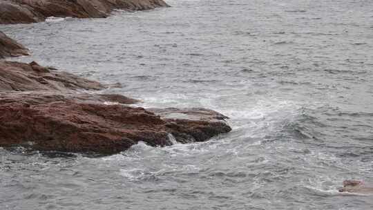 深圳海岸线-大梅沙礁石风起浪涌