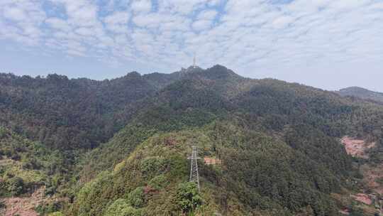 连绵起伏巍峨大山航拍