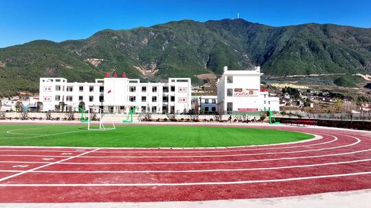 援建在贫困山区的高标准小学