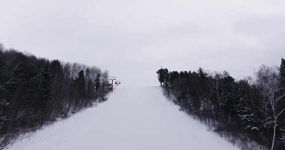 航拍黑龙江伊春梅花山滑雪场雪景