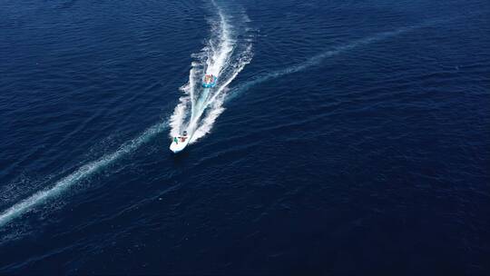 印尼蓝梦岛汽艇潜泳航拍视频素材模板下载
