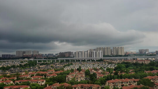 延时摄影城市地铁上空云彩