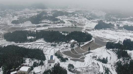 航拍南方丘陵农田乡村冬天雪景视频素材模板下载