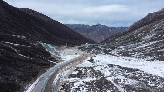 甘孜 高原  雪山 马路 4K航拍