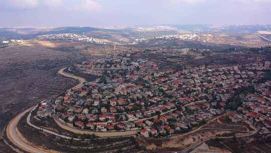 以色列犹太人定居点Har adar上空的航拍镜头
