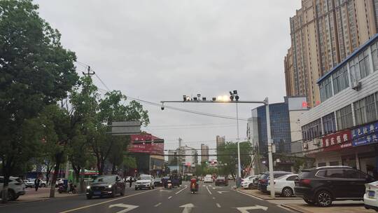 城市街道马路路上景象实拍视频素材模板下载