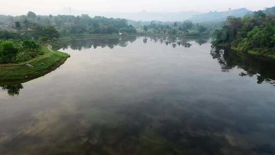 河流森林景观