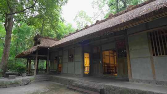 成都杜甫草堂草屋遗址下雨天空镜