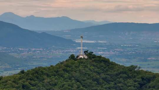 Tecalitlan十字架纪念碑的近距离