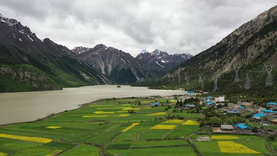 西藏318国道然乌湖安目错自然风光视频素材模板下载