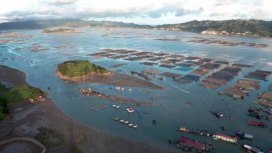 航拍码头渔船海岛全景