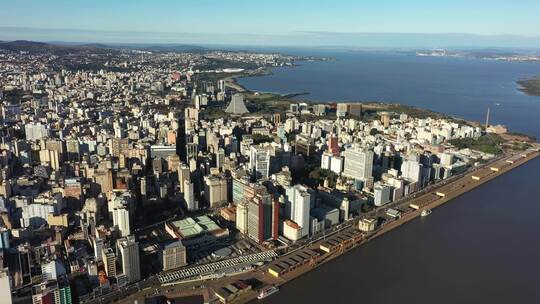 航拍海边城市建筑