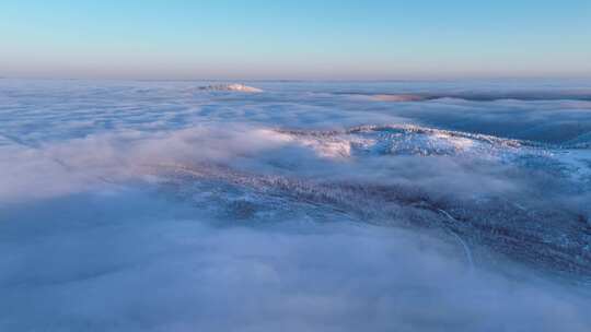 航拍大兴安岭林海雪原冻雾云海