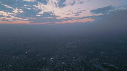 航拍：落日与城市