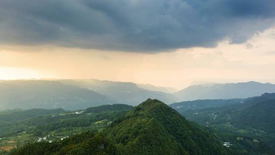 4k航拍山区雨幡现象