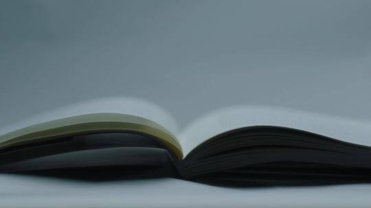 4K书本翻页吹起吹风起风极简特写知识书籍