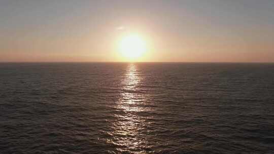 航拍海平面日出日落