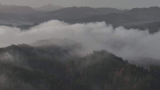 湖北黄冈罗田大别山天堂湖湖面晨雾云海