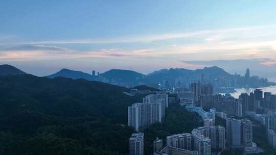 落日余晖下的香港城市天际线