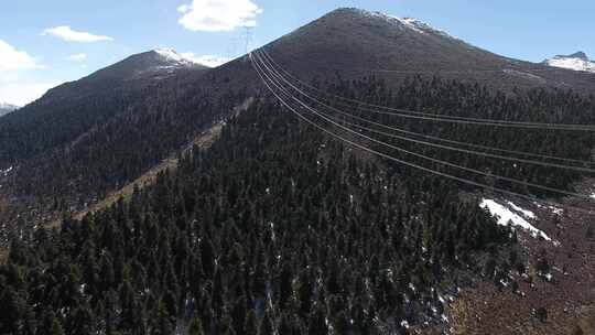 雪地高原电网电塔航拍大景视频素材模板下载