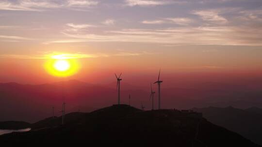 航拍夕阳下山顶风力发电机