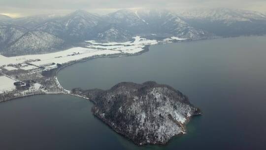 日本北海道屈斜路湖冬季雪景航拍风光