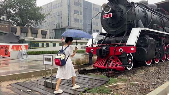 北京798艺术街区，艺术雕塑、涂鸦建筑