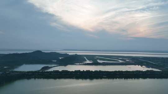 航拍湖南岳阳洞庭湖日落风景湿地美景