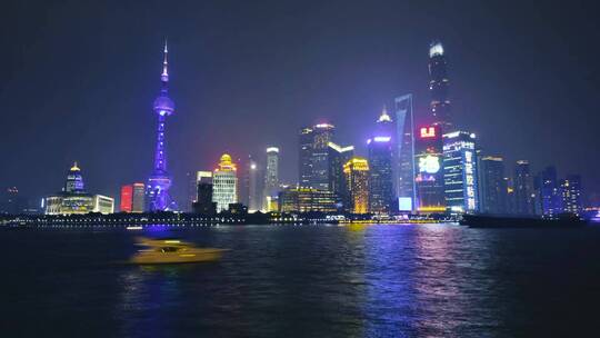 上海黄浦江对面的浦东陆家嘴夜景延时