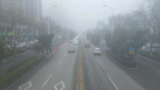 大雾天 浓雾 行车安全 水汽大 交通安全视频素材模板下载