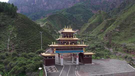 青海海东市化隆县雄先乡岗山堪达寺航拍