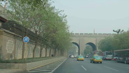 西安车拍绕永宁门古城墙2视频素材模板下载