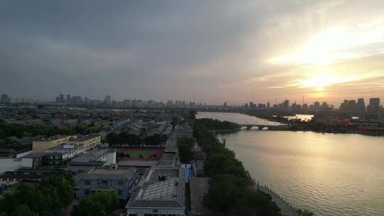 航拍山东聊城东昌湖景区夕阳晚霞视频素材模板下载