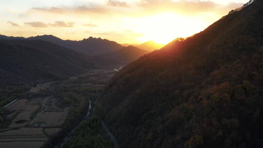 东北秋季山林日落美丽景色航拍风光