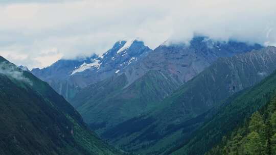 川西四姑娘山山谷雪山河流大气唯美航拍风光