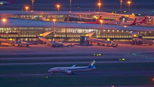 8K深圳机场起飞的ANA航空客机