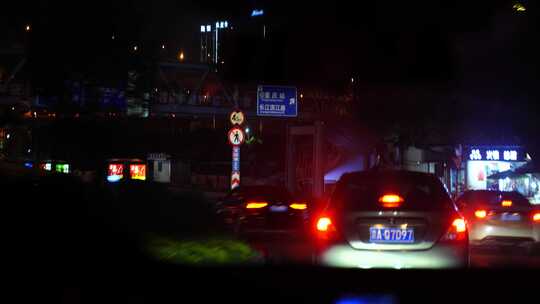 夜晚开车 车内视角 驾驶室方向盘后座视角