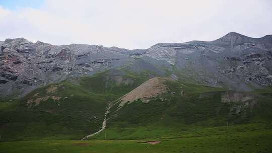 扎尕那草原云雾山峰公路