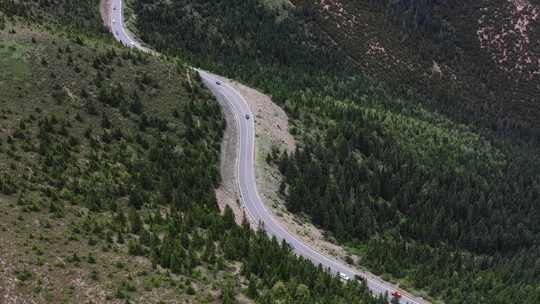 航拍盘山公路弯道行车