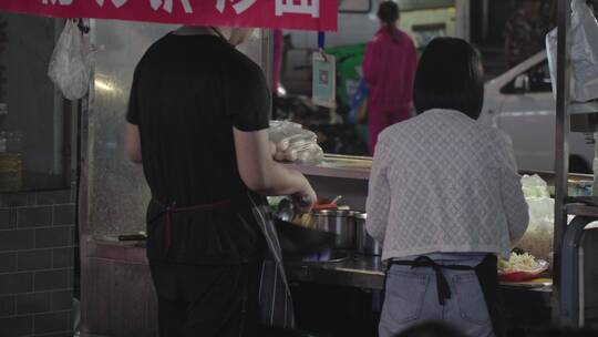 城市美食街道夜景