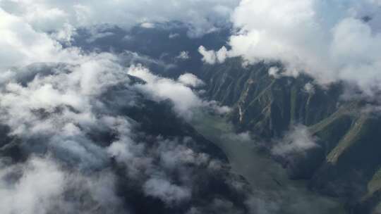 4K三峡巫峡神女峰云雾缭绕山河风光航拍
