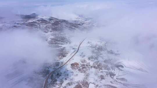 冬季雪山公路景观