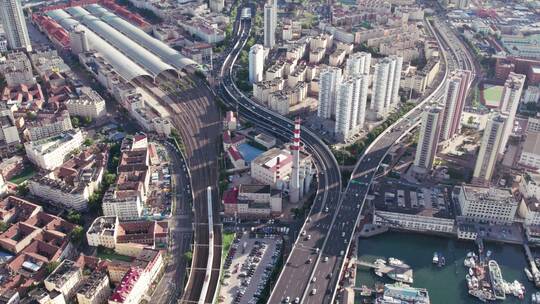 4k 航拍青岛城市道路街景