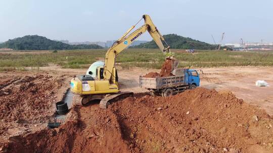 4K建筑工地平整工地夯机夯土挖机挖土