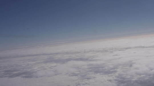 万米高空地球平流层云海