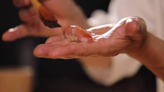 日式料理做寿司手握寿司 日料师傅