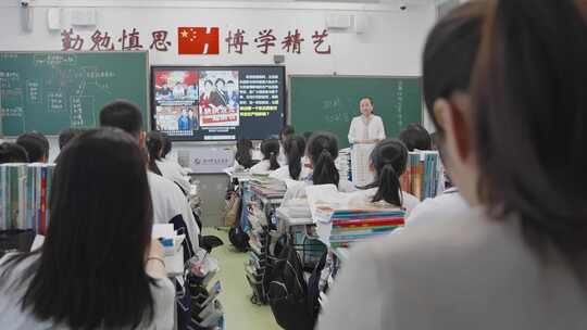 学校里学生的日常学习生活